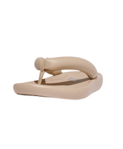 FitFlop iQushion D-Luxe Padded Leather Flip Flops Stone Beige