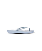 FitFlop iQushion Pearlized Thongs Blue