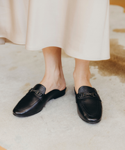 Frankie4 Grace Black Tumbled Mule