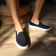 mens lightweight travel sneakers 