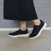 womens comfortable travel sneakers