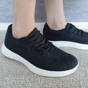 womens comfortable travel sneakers
