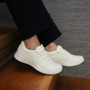 travel sneakers womens