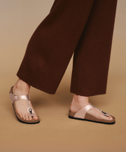 Everyday Modern Fashionable Toe-post Birkenstock Sandals Light Bronze Copper 