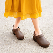 womens brown leather clogs