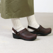 womens brown leather clogs