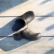 womens black leather clogs