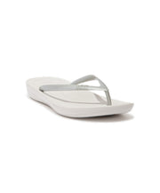 FitFlop iQushion Ergonomic Thongs Silver