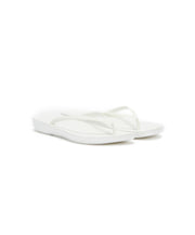 FitFlop iQushion Ergonomic Thongs White