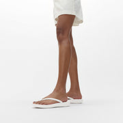 FitFlop iQushion Ergonomic Thongs White