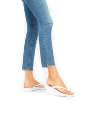 FitFlop iQushion Ergonomic Thongs White