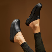 OOFOS OOcloog Black Clogs