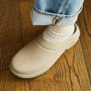 OOFOS OOcloog Nomad Clogs
