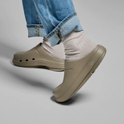 OOFOS OOcloog Nomad Clogs