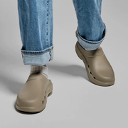 OOFOS OOcloog Nomad Clogs