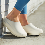 OOFOS OOcloog Plus Chalk Clogs