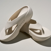 OOFOS OOriginal Plus Chalk Thongs