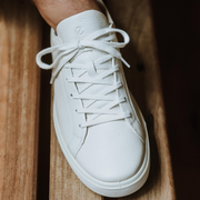 comfortable casual mens white sneakers